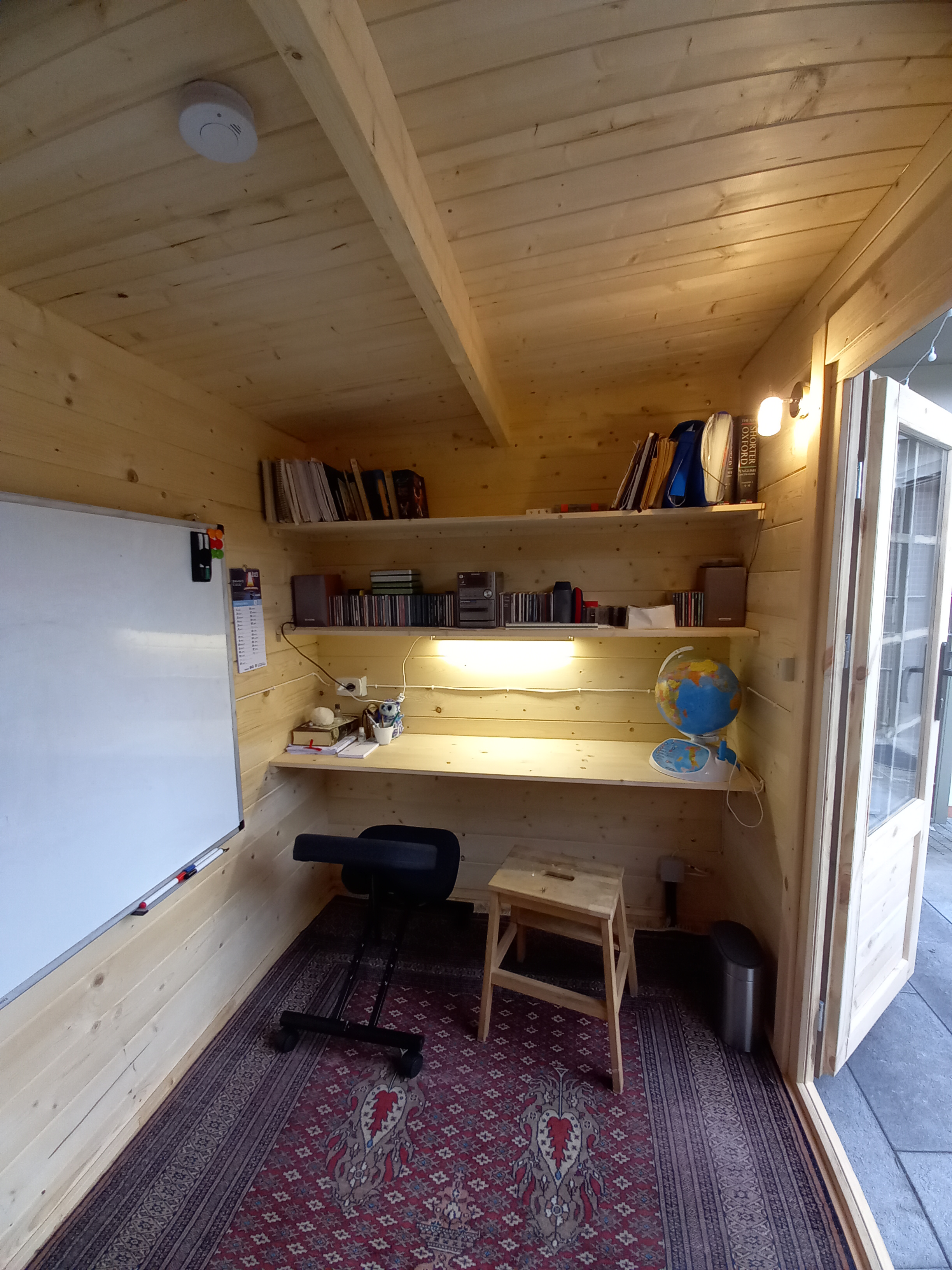 casette in legno come mini biblioteche per adulti e bambini