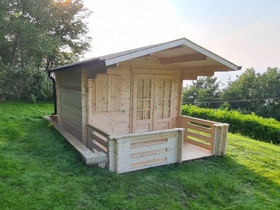 Come aggiungere una veranda alla tua casetta in legno