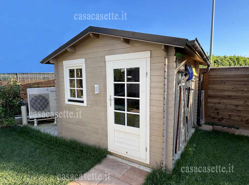 ricovero attrezzi in legno per giardino