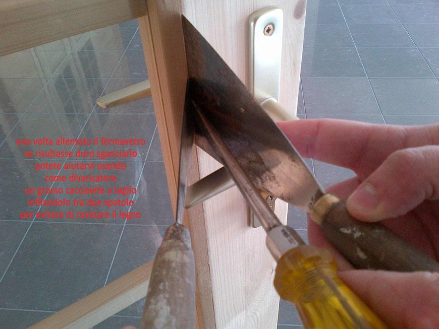 sostituire il vetro porta di una casetta in legno