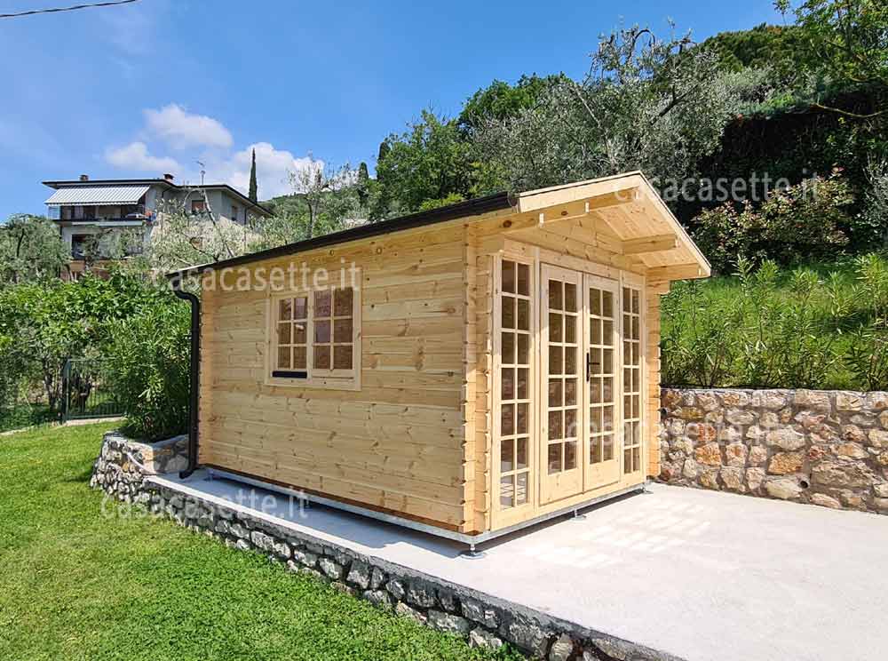 Casetta in legno su telaio in acciaio zincato