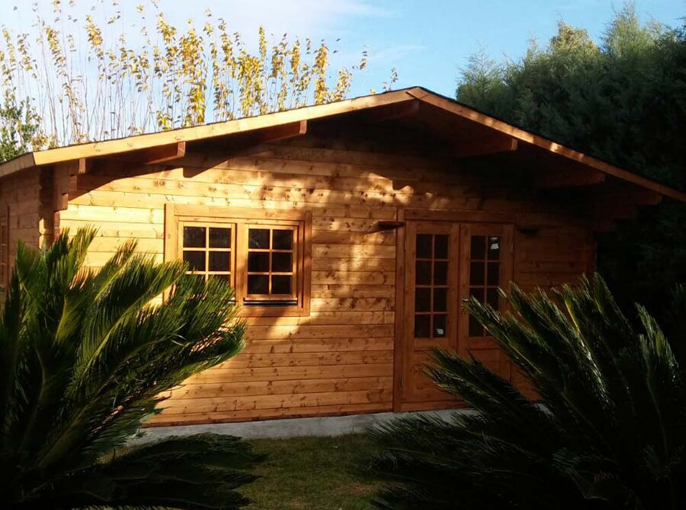 Casetta in legno massello di qualità