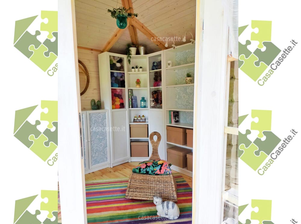 Casetta in legno come piccolo studio creativo