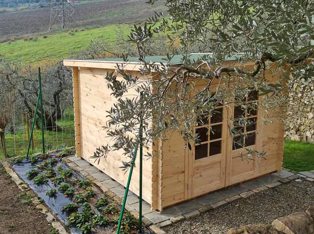 Casetta in legno serra con orto