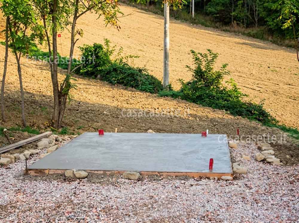 Gettata in cemento per casetta in legno livellata