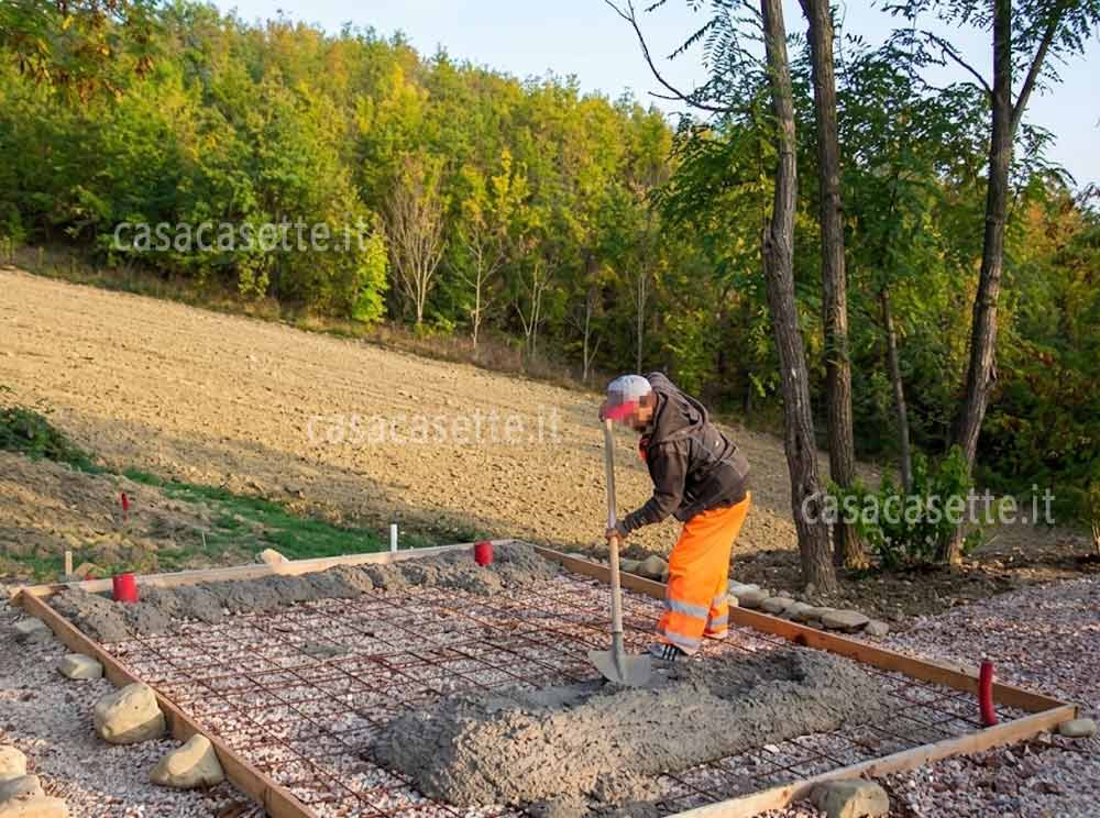 Realizzazione gettata in cemento per casetta in legno