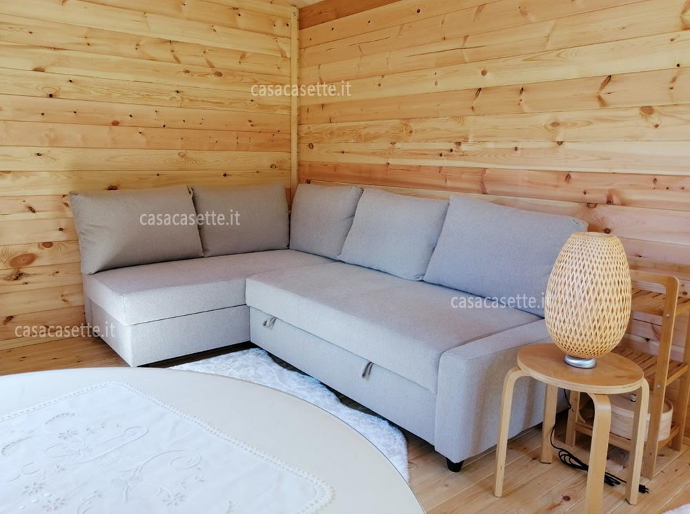 Casetta Latina 3x4 interni Casetta modello Latina 3x4 interni divano