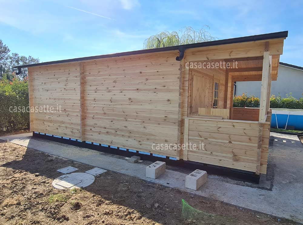 Casetta Merano 6x6 V.1 V.2 color moro Casetta modello Merano 6x6 V.1-V.2 color moro grondaia