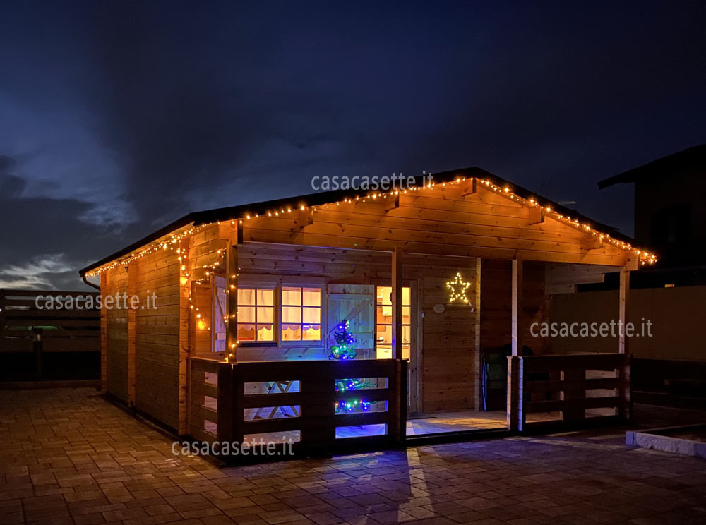 Casetta Merano 6x6 V.1 V.2 decorata Casetta modello Merano 6x6 V.1-V.2 decorata natale