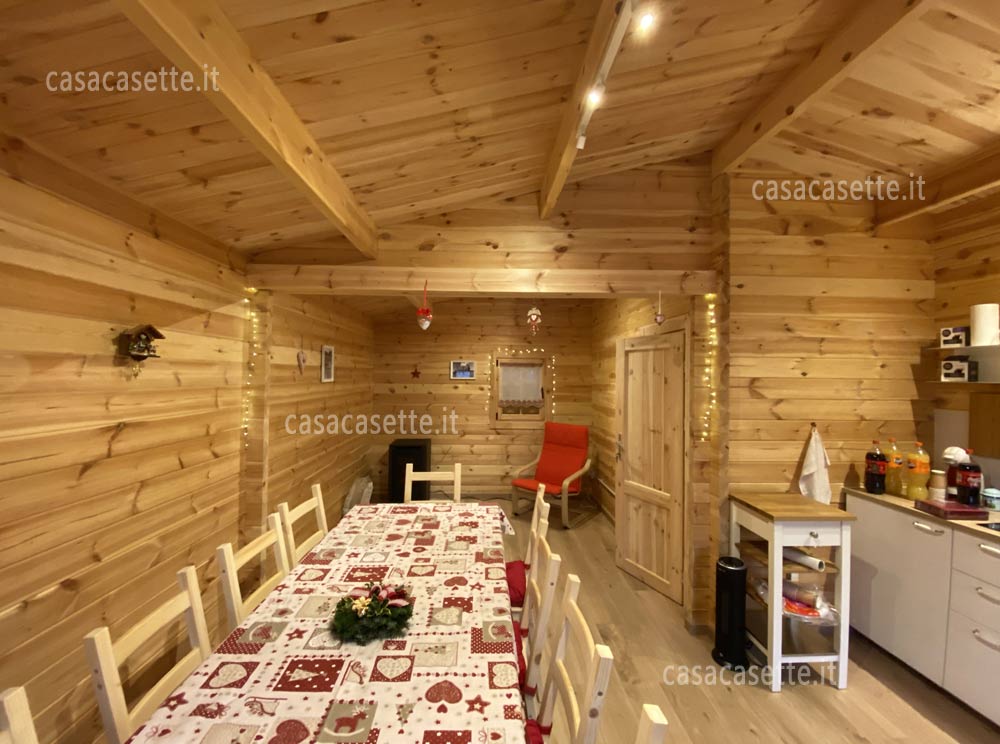 Casetta Merano 6x6 V.1 V.2 sala Casetta modello Merano 6x6 V.1-V.2 sala cucina
