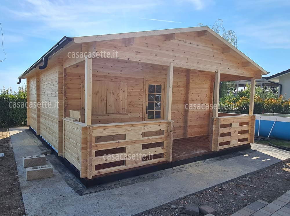 Casetta Merano 6x6 V.1 V.2 veranda Casetta modello Merano 6x6 V.1-V.2 veranda esterna