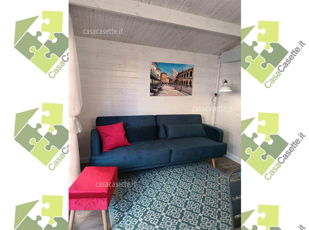 Casetta modello Bologna 4x3 divano interni Casetta modello Bologna 4x3 divano interni