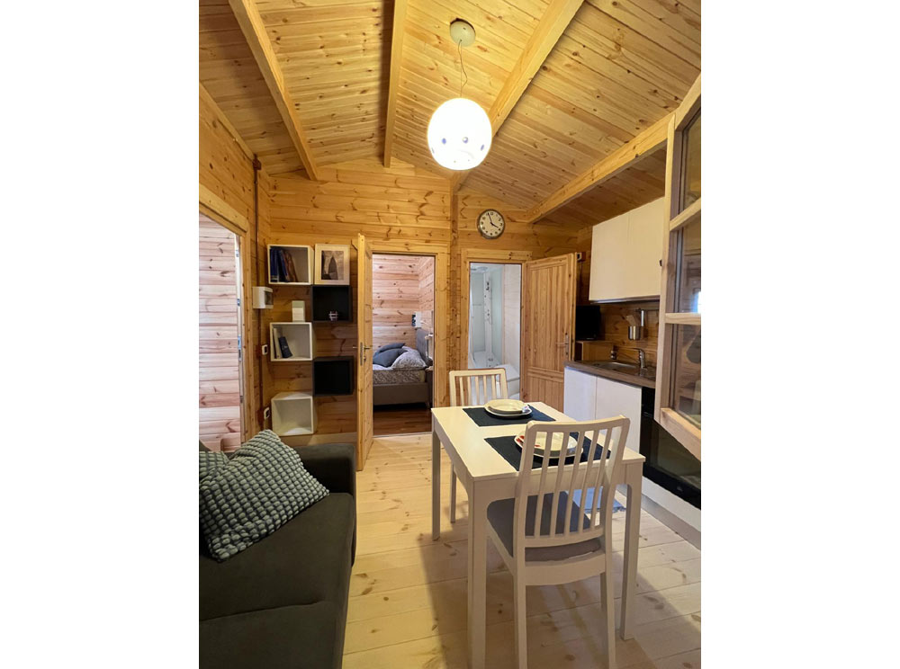 Casetta modello Monza 62x47 interno arredo