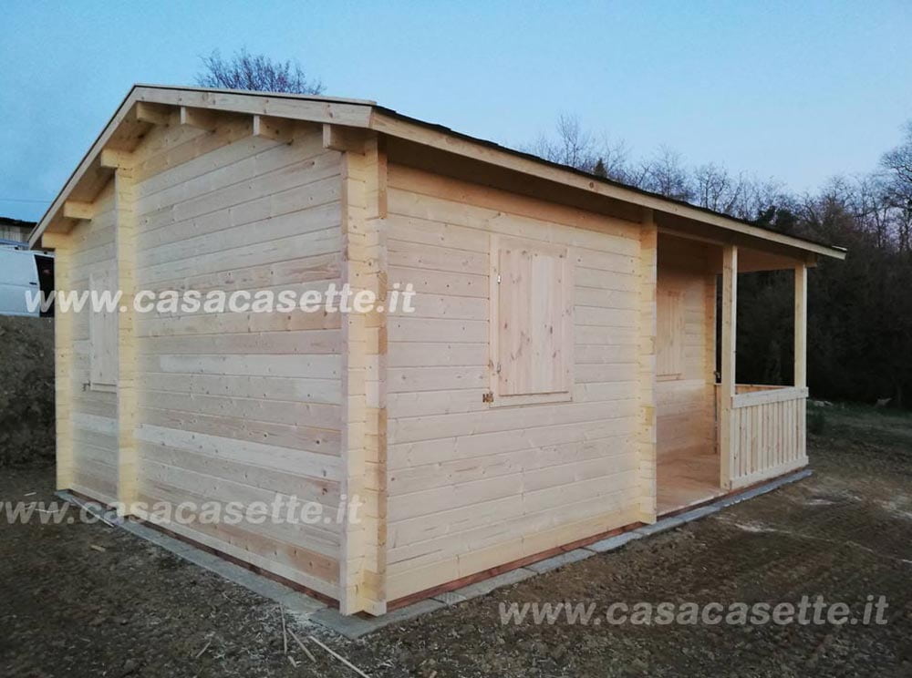 Casetta Monza 62x47 portico Casetta modello Monza 62x47 portico veranda