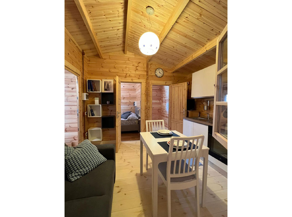 Casetta Monza 62x47 showroom Casetta modello Monza 62x47 showroom arredato