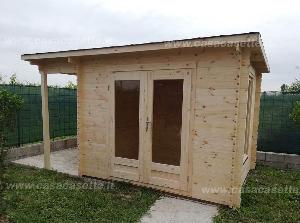 Casetta Pesaro 3x25 + portic. 1 frontale Casetta modello Pesaro 3x25 + portic. 1 frontale massello