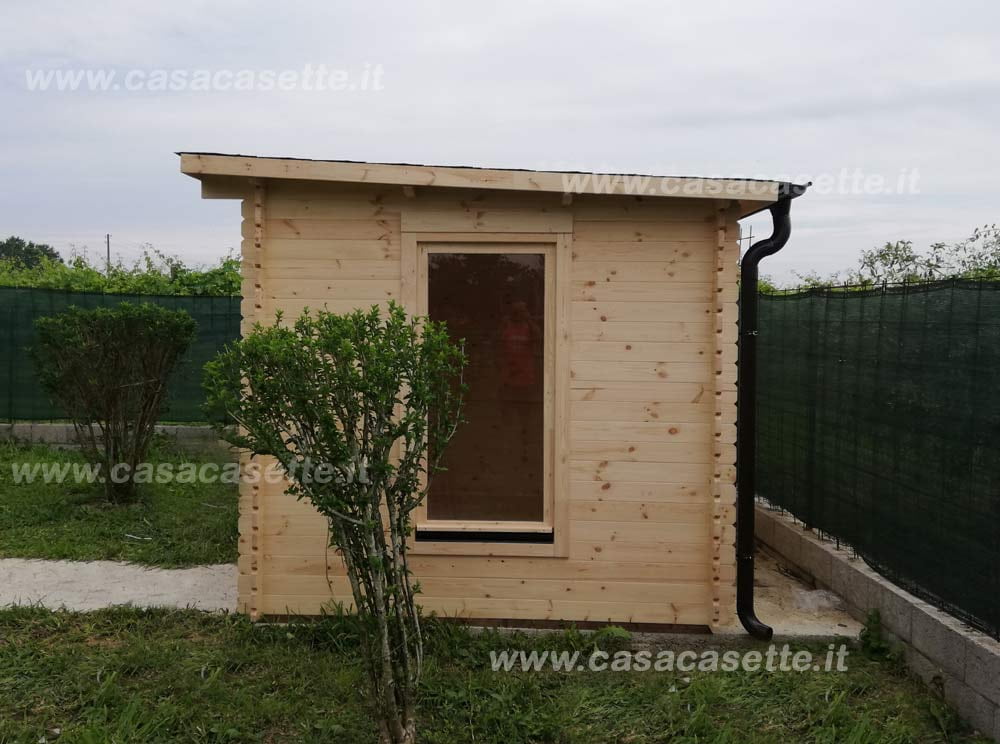 Casetta Pesaro 3x25 + portic. 1 lato Casetta modello Pesaro 3x25 + portic. 1 lato grondaia