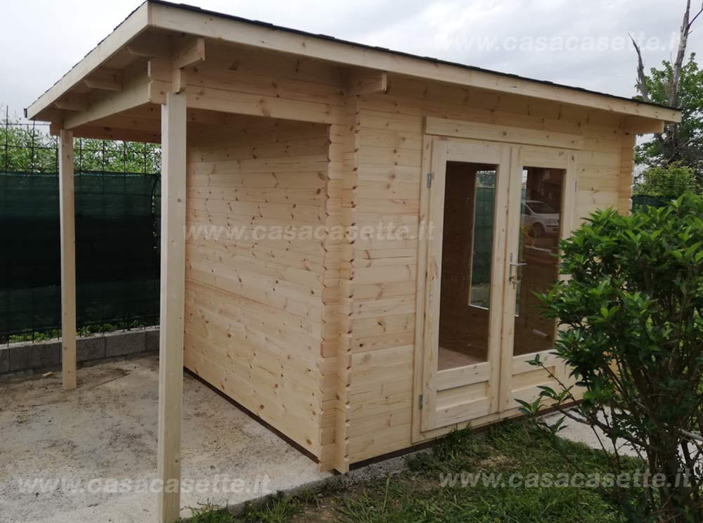 Casetta Pesaro 3x25 + portic. 1 profilo Casetta modello Pesaro 3x25 + portic. 1 profilo naturale