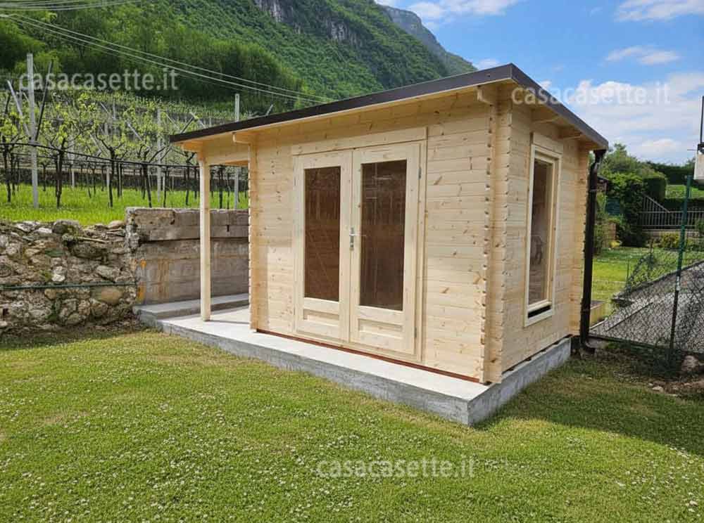 Casetta modello Pesaro 3x25 + portic. 1 scossalina color moro