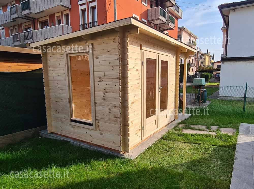 Casetta Pesaro 3x25 + portic. 1 storta Casetta modello Pesaro 3x25 + portic. 1 storta destra