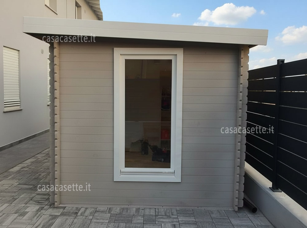 Casetta modello Piacenza 3x25 + portic. 25 finestra lato