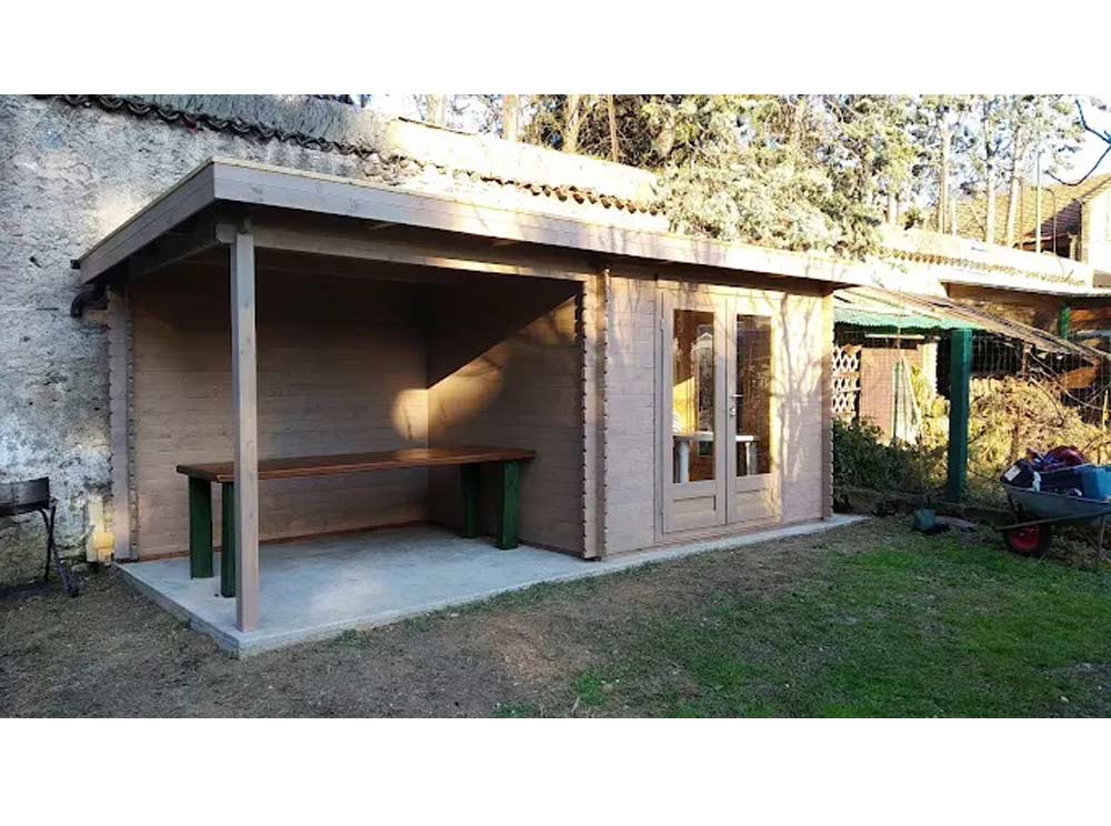 Casetta Piacenza 3x25 + portic. 25 tortora Casetta modello Piacenza 3x25 + portic. 25 tortora