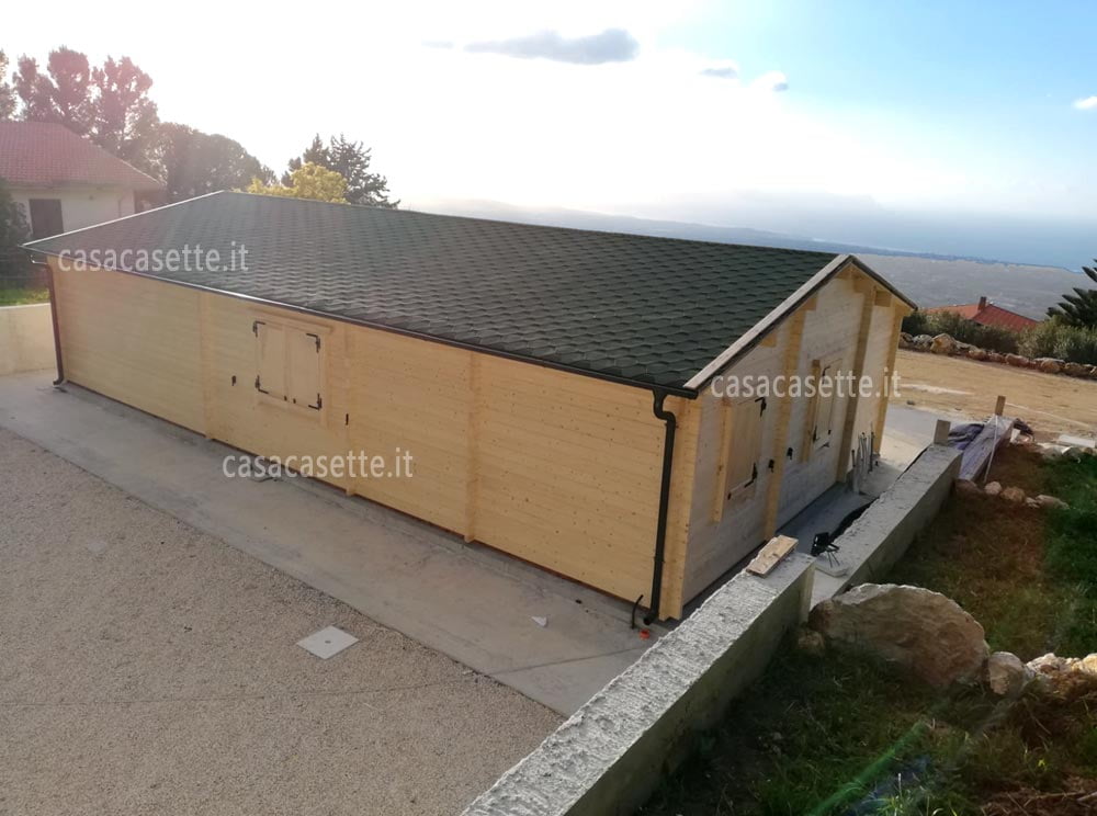 Casetta Siena 12x7 color moro Casetta modello Siena 12x7 color moro grondaia