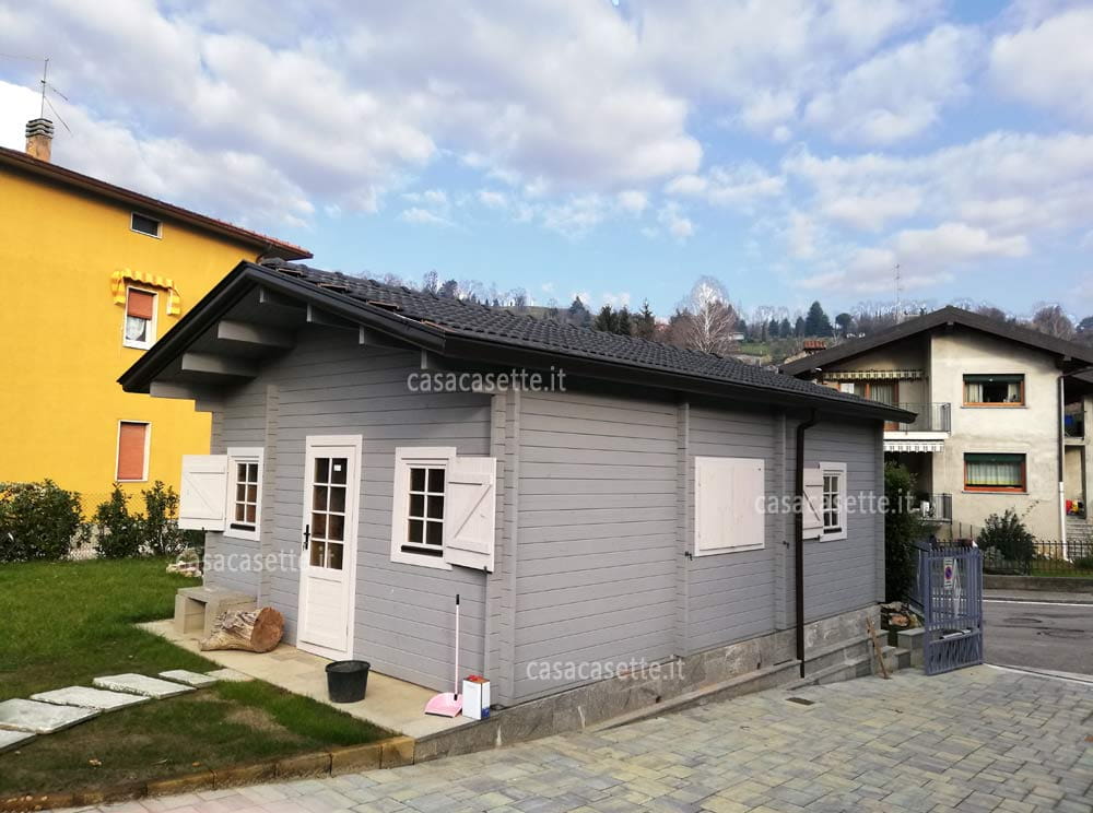 Casetta modello Treviso 42mq color moro grondaia