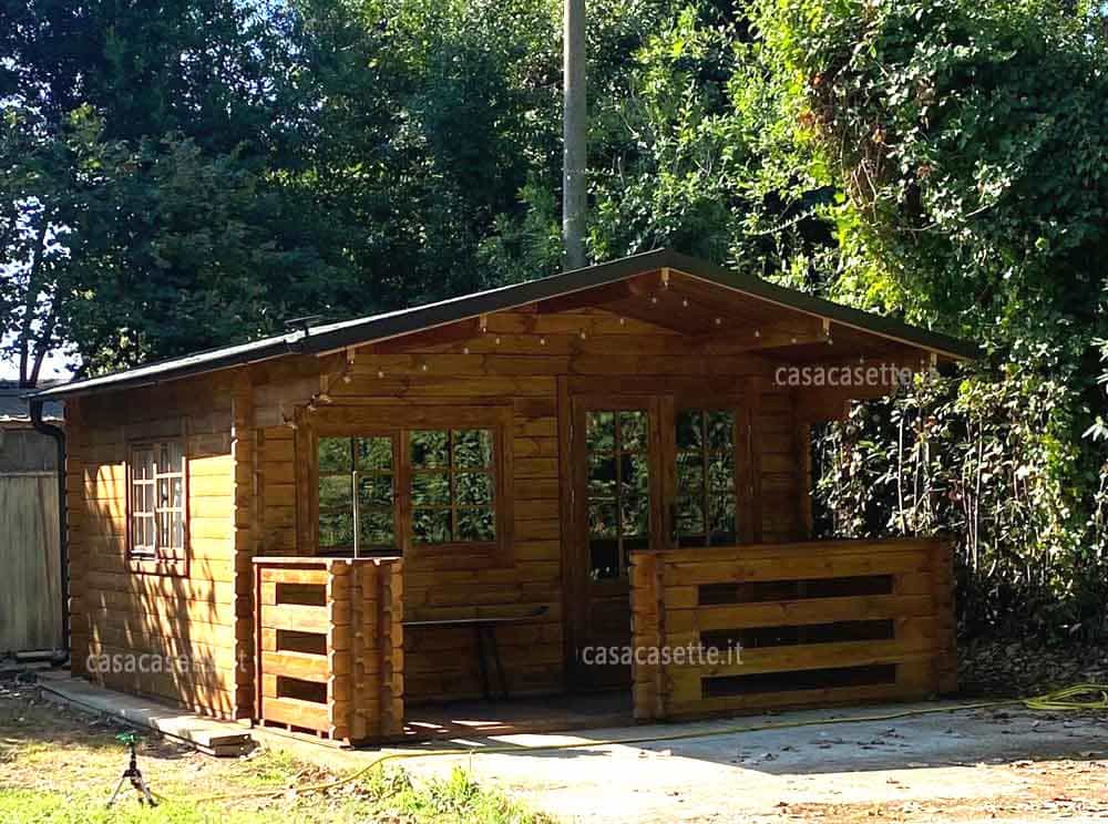 Casetta Veneto 4x4 noce chiaro Casetta modello Veneto 4x4 colore noce chiaro