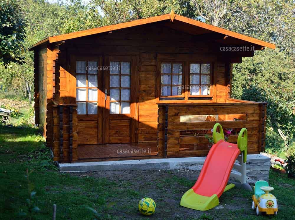 Casetta Veneto 4x4 verandina Casetta modello Veneto 4x4 verandina esterna