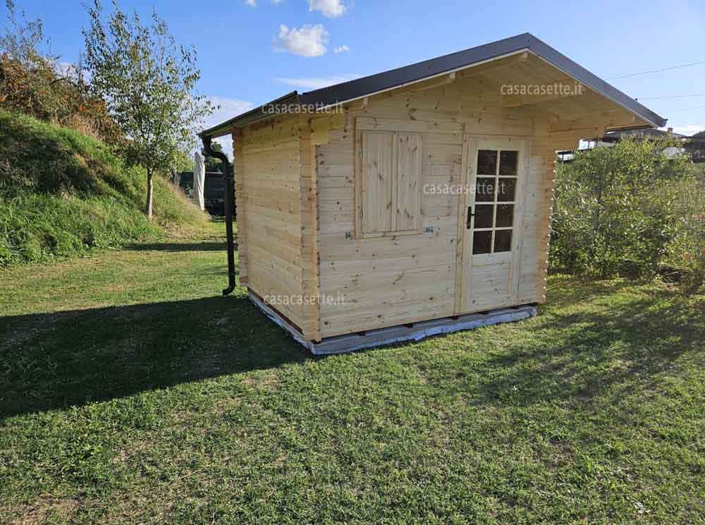 Casetta Verona 3x25 grondaia Casetta modello Verona 3x25 grondaia acciaio