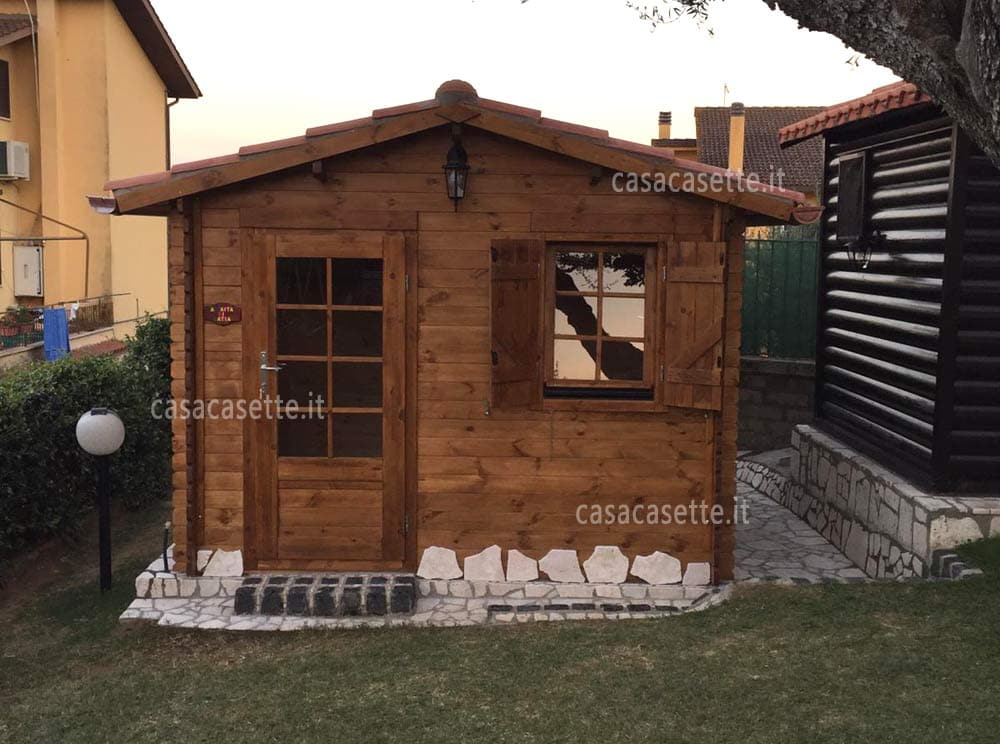 Casetta Verona 3x25 noce Casetta modello Verona 3x25 noce chiaro