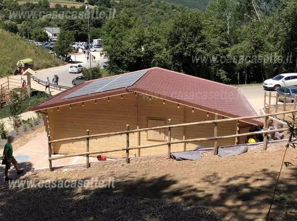 Clubhouse modello 8x6 vani 4 tetto tegole