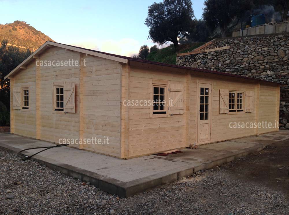Casetta in legno modello Arezzo misure 10x7