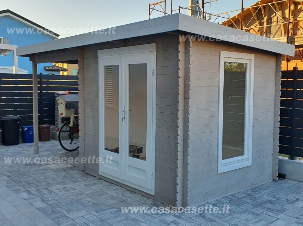 Casetta in legno modello Piacenza misure 3x25 + portic. 25