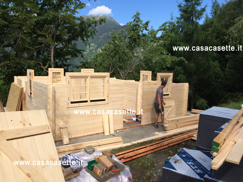 Montaggio-Casetta-legno.jpg
